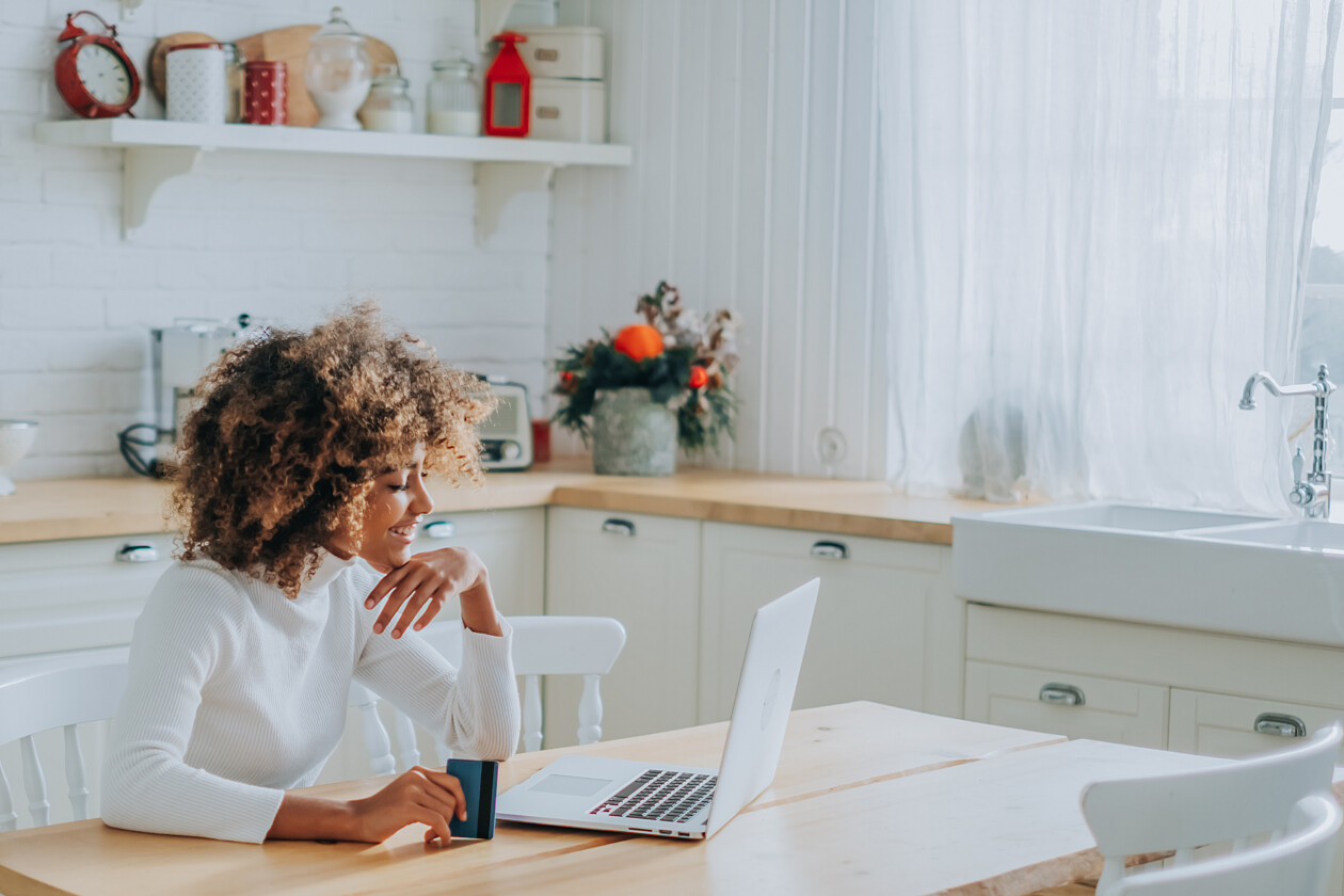 To create the best banking customer engagement, financial institutions should combine a mix of digital online banking with physical branches.